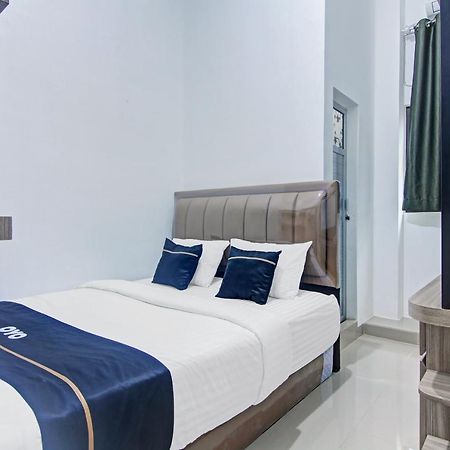 Oyo 90704 Nabila Residence Syariah Паданг Экстерьер фото